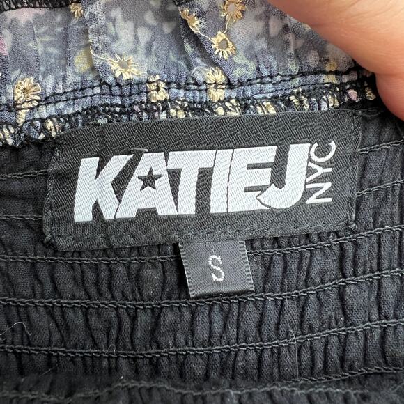 Katie J NYC Tween Evan Smocked Dress Black Floral - Picture 3 of 7